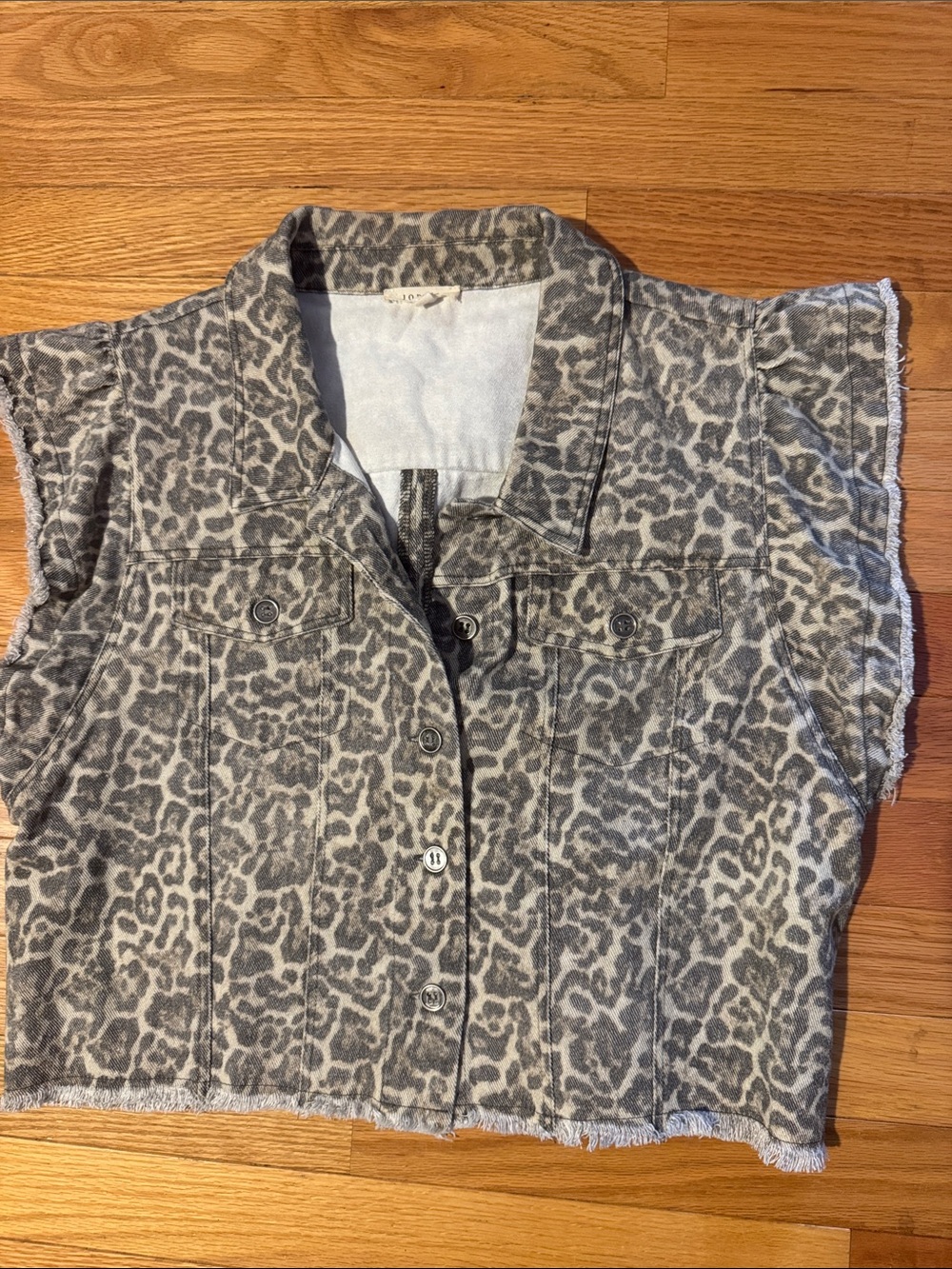 JODIFL Gray Leopard-Print Cropped Denim Vest